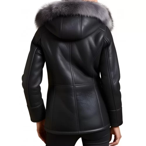 Veste en peau lainée mouton mérinos extèrieur aspect cuir huilé noir col renard argenté amovible modèle Mulina