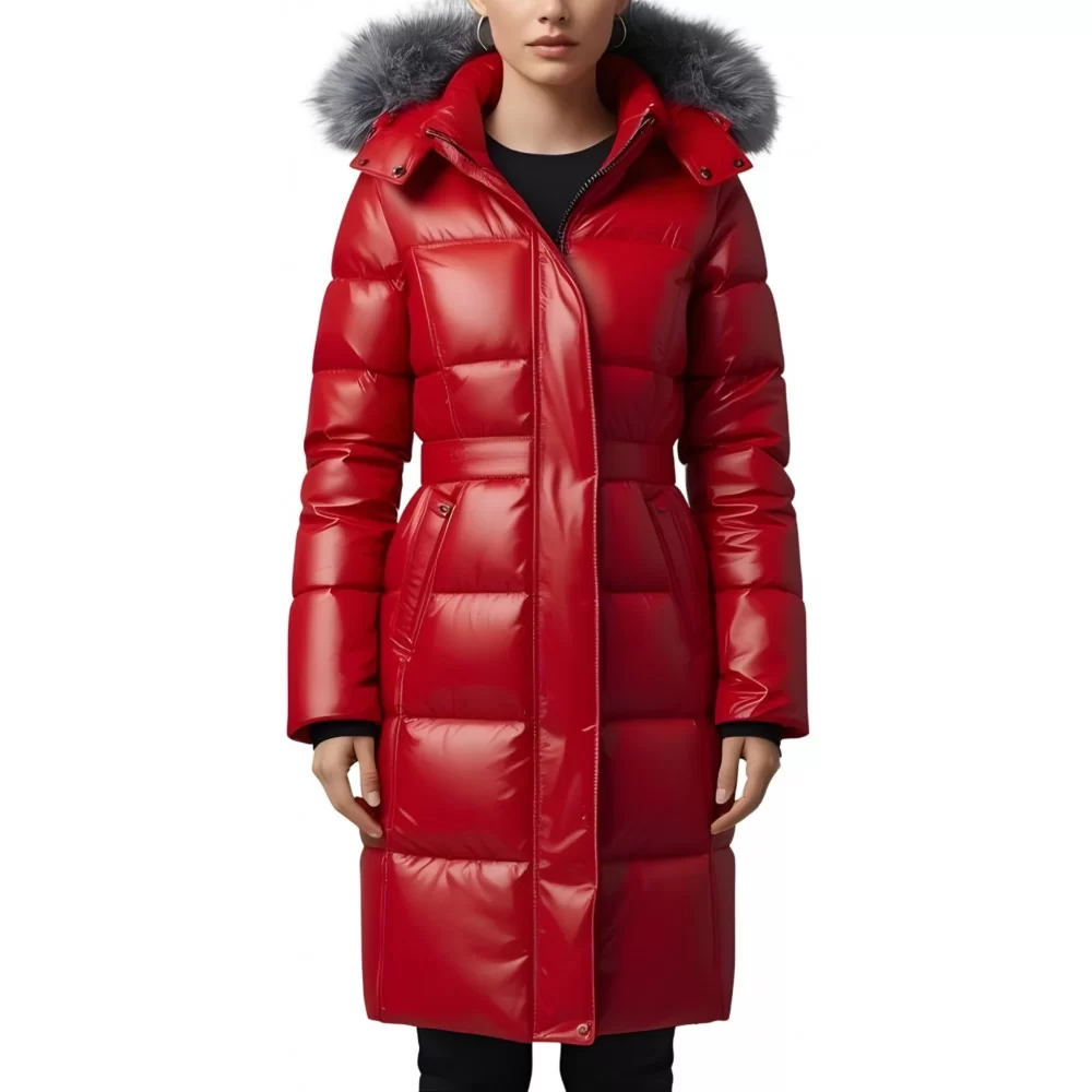 Doudoune en agneau plongé rouge avec capuche bords renard argenté modèle Pakety Doudoune en agneau plongé rouge avec capuche bords renard argenté modèle Pakety