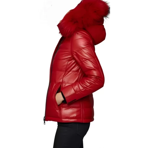 Blouson doudoune femme en cuir d'agneau rouge avec capuche et bords renard rouge modèle Zelda