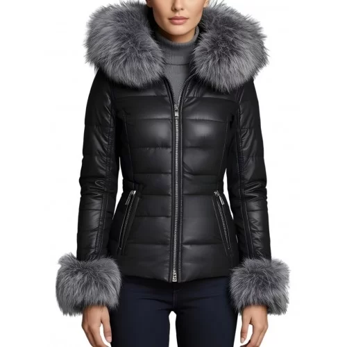 Doudoune courte cuir femme en agneau noir avec capuche bords et manchons poignets en renard argenté modèle Excella