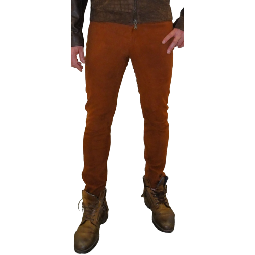 Pantalon modèle Danilo en agneau velours façon daim marron gold