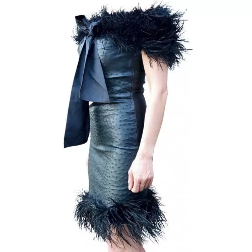 Robe en cuir d'autruche véritable agneau noir et plumes d'autruche véritables modèle Maéla