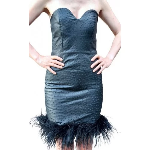 Robe en cuir d'autruche véritable agneau noir et plumes d'autruche véritables modèle Maéla