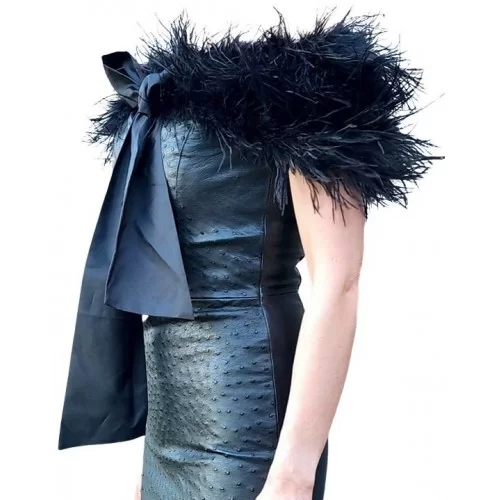 Robe en cuir d'autruche véritable agneau noir et plumes d'autruche véritables modèle Maéla