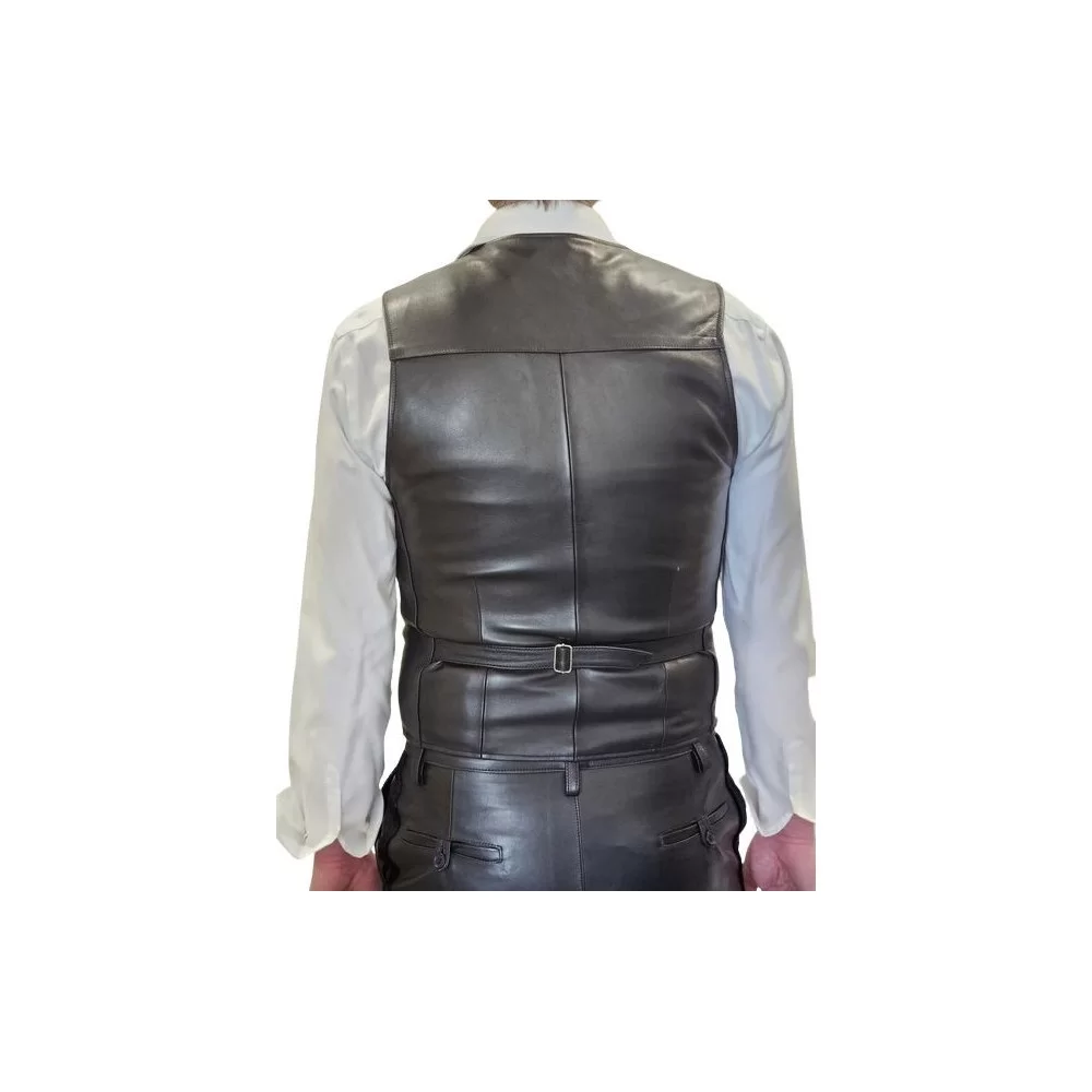 Gilet en molleton, style traditionnel bavarois. Col droit et broderie