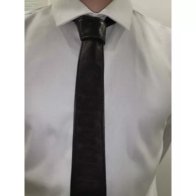 Cravate fine en cuir d'agneau noir existe en 100 couleurs