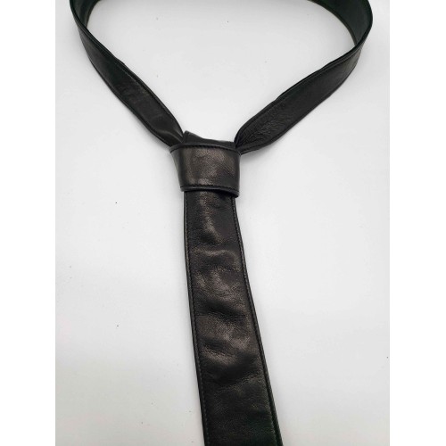 Cravate fine en cuir d'agneau noir existe en 100 couleurs