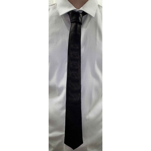 Cravate fine en cuir d'agneau noir existe en 100 couleurs