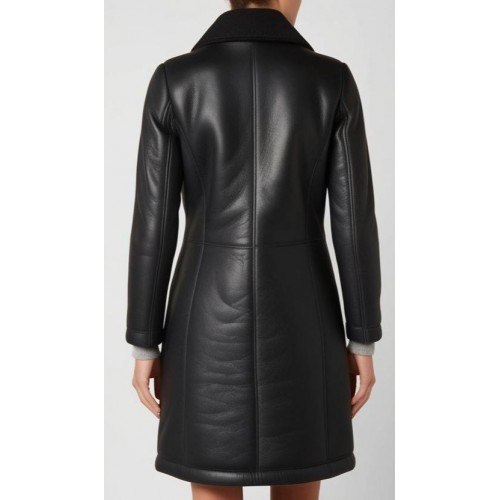 Trois quard en mouton retourné peau mérinos extèrieur aspect cuir huilé couleur noir intèrieur poils courts modèle Madilda