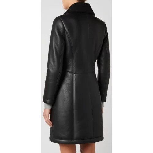 Trois quard en mouton retourné peau mérinos extèrieur aspect cuir huilé couleur noir intèrieur poils courts modèle Mathilda