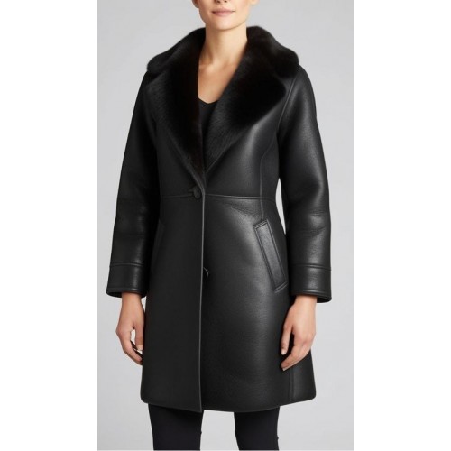 Trois quart femme mouton retourné aspect cuir huilé noir à l'extérieur modèle Virina