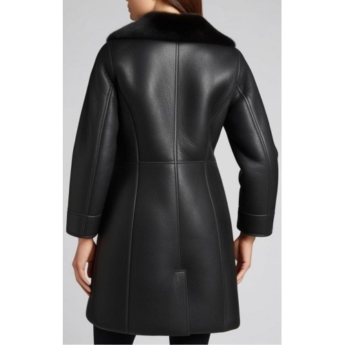 Trois quart femme mouton retourné aspect cuir huilé noir à l'extérieur modèle Virina