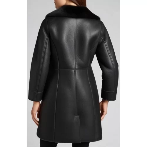 Trois quart femme mouton retourné aspect cuir huilé noir à l'extérieur modèle Virina