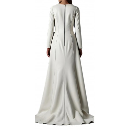 Robe de soirée ou de mariage en cuir d'agneau blanc avec une minie traîne modèle Xanadu
