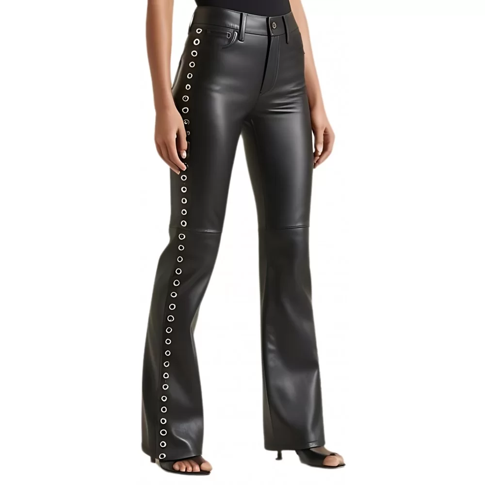 Pantalon cuir d'agneau plongé noir bas évasé côtés oeillets métal modèle Narima
