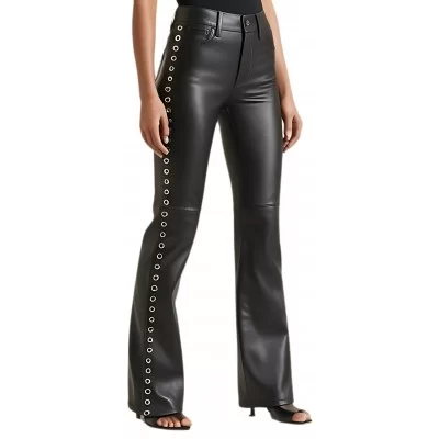 Pantalon cuir d'agneau plongé noir bas évasé côtés oeillets métal modèle Narima