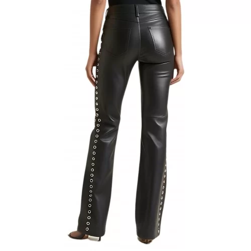Pantalon cuir d'agneau plongé noir bas évasé côtés oeillets métal modèle Narima
