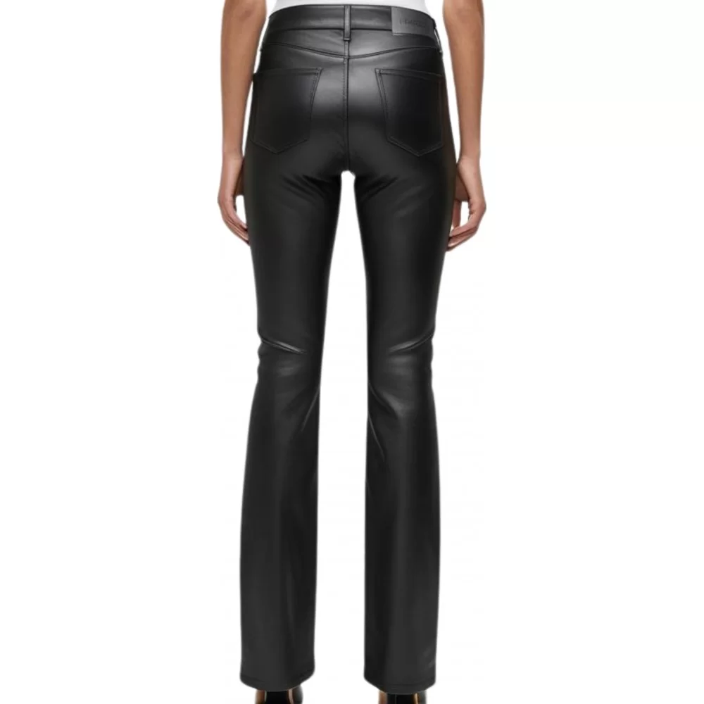 Pantalon femme coupe jeans en cuir d'agneau plongé noir bas évasé