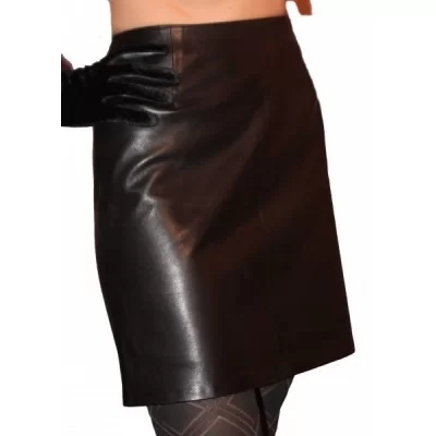 Jupe cuir courte en forme de trapèze couleur noir agneau plongé modèle Amy