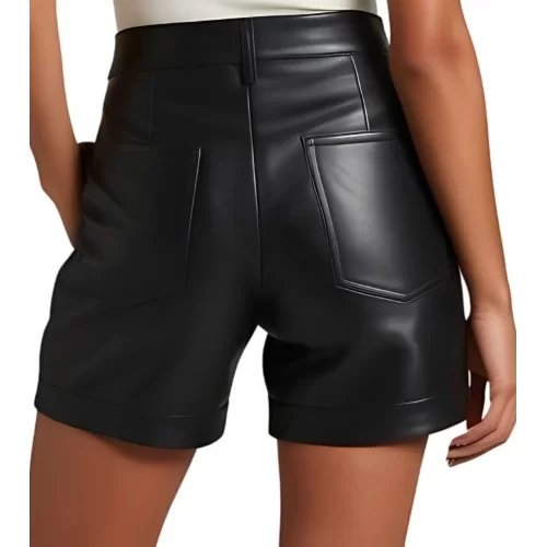 Short femme en cuir d'agneau noir modèle Imia