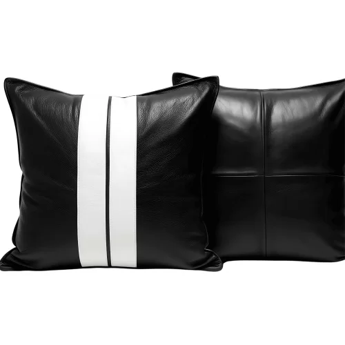 Coussin ou oreiller en cuir agneau 2 couleurs noir et blanc 50 x 50 cm housse ref: 018