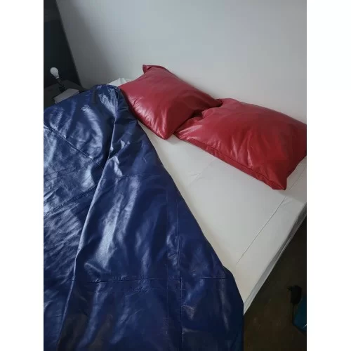 Housse de couette recto verso en cuir d'agneau bleu dimensions 180 cm x 200cm