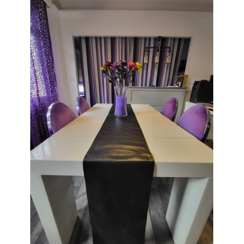 Chemin de table en cuir d'agneau noir dimensions 285cm x 30cm