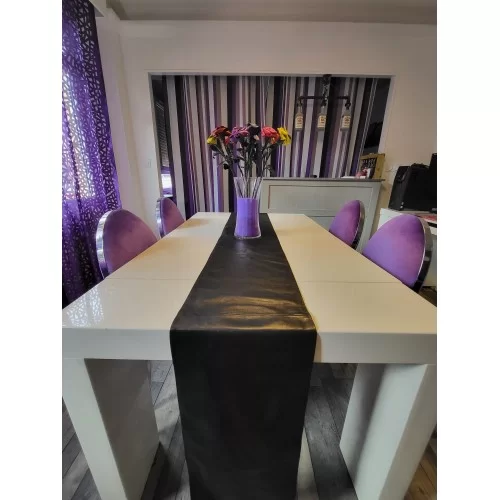 Chemin de table en cuir d'agneau noir dimensions 285cm x 30cm