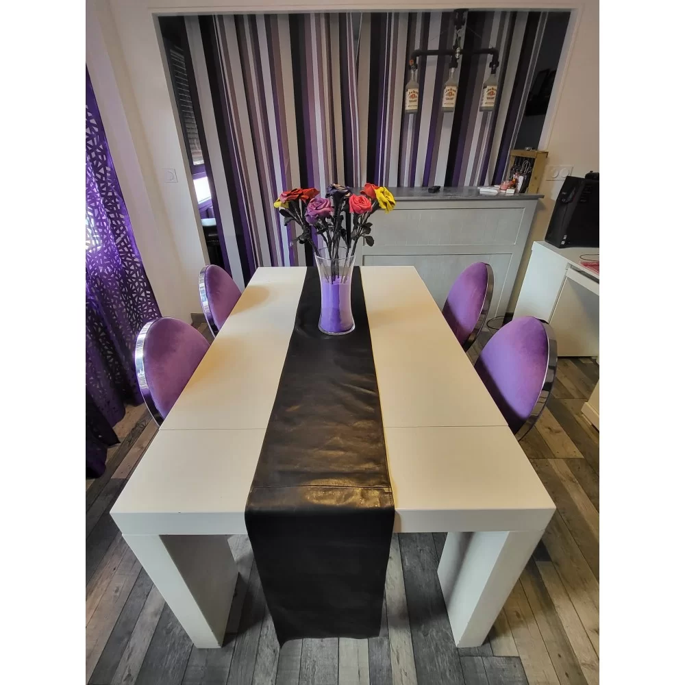Chemin de table en cuir d'agneau noir dimensions 285cm x 30cm