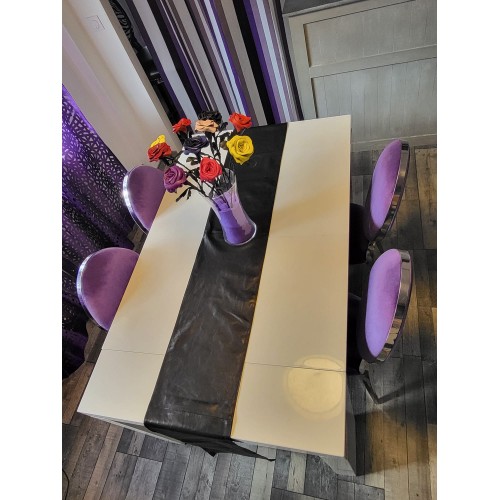 Chemin de table en cuir d'agneau noir dimensions 285cm x 30cm