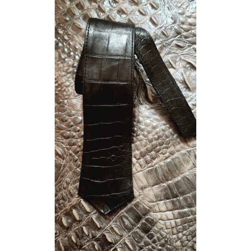 Cravate large en cuir agneau noir impression crocodile largeur au plus large en bas 6cm possibilité autres coloris