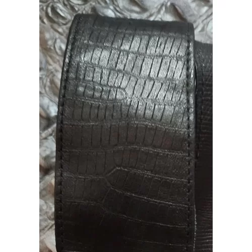 Cravate large en cuir d'agneau noir impression lézard largeur au plus large en bas 6cm possibilité autres coloris