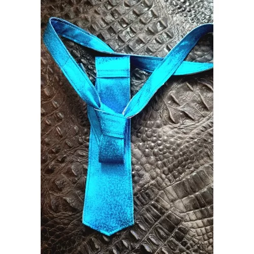 Cravate mi large en cuir d'agneau impression métal bleu largeur au plus large en bas 5.5 cm à 6cm possibilité autres coloris