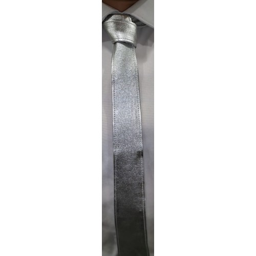Cravate mi large en cuir d'agneau impression métal argent largeur au plus large en bas 5.5 cm à 6cm possibilité autres coloris