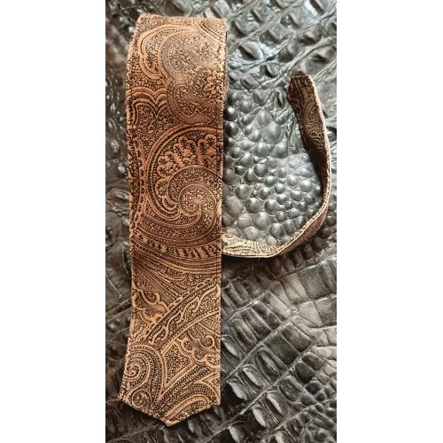 Cravate mi large cuir d'agneau impression cachemire marron largeur au plus large en bas 5.5 cm à 6cm possibilité autres coloris